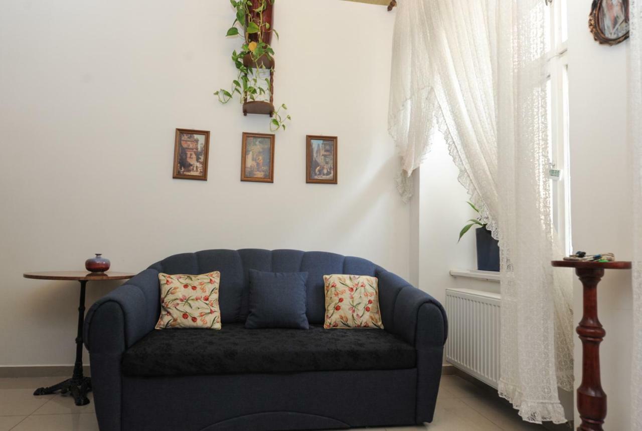 Antique In Apartamento Praga